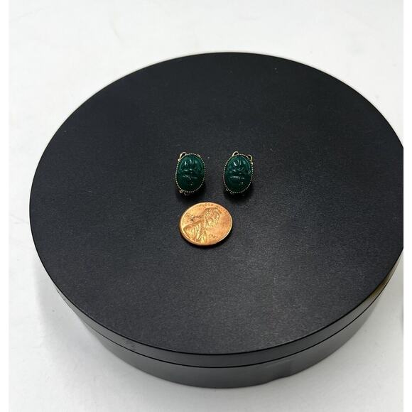 Vintage Green Swirl Glass Carved Scarab Gold Tone Protection Clip-on‎ Earrings - Picture 5 of 12